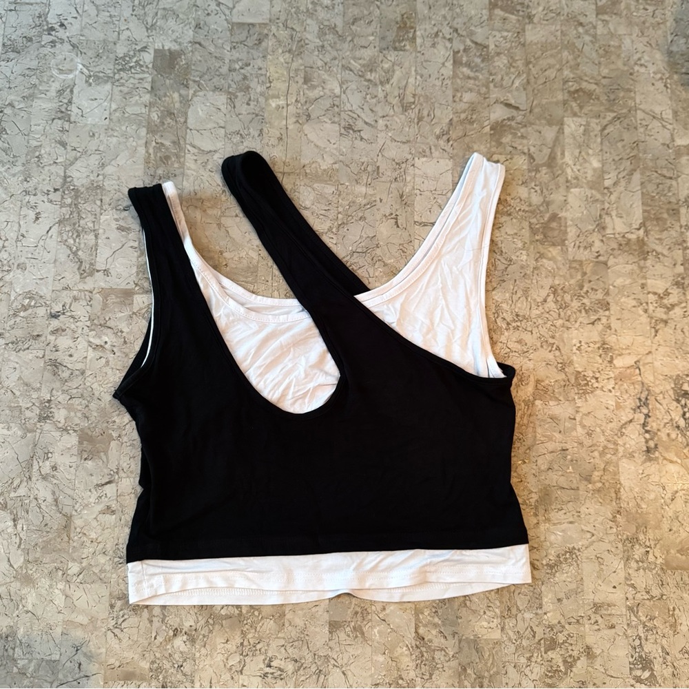 Black and White Crop Top with V-Neck and Wide Straps